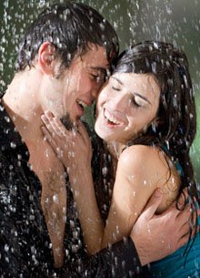 couple-in-rain-med.jpg, 62 KB
